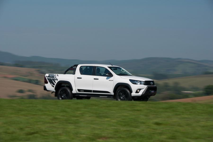  Toyota Hilux SR Challenge Double Cab 2017 года  (LA) (фото 13 из 31)